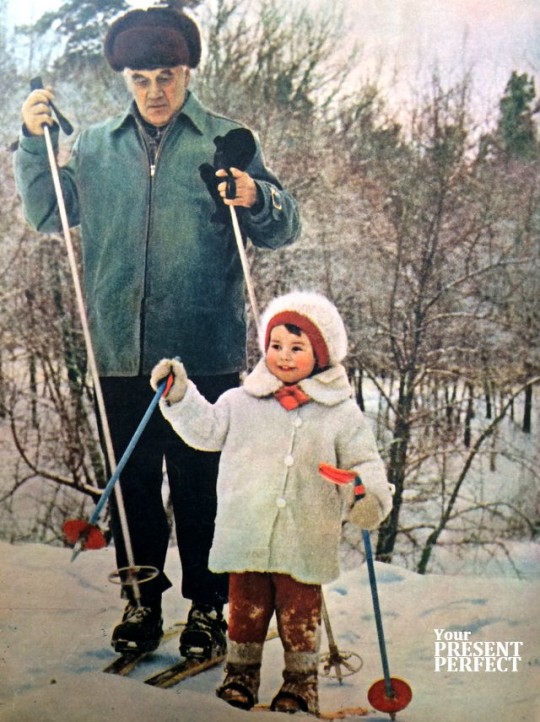 Академик Аксель Берг с дочкой. 1964 год.