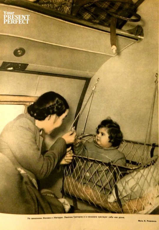 На авиалинии Москва-Магадан. Леночка Григорян и в самолете чувствует себя как дома. 1956.